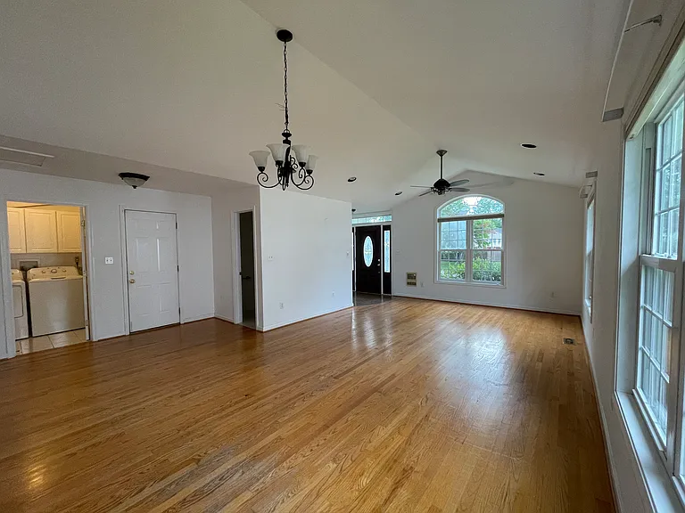 13813 Mustang Hill Ln — Photo 10
