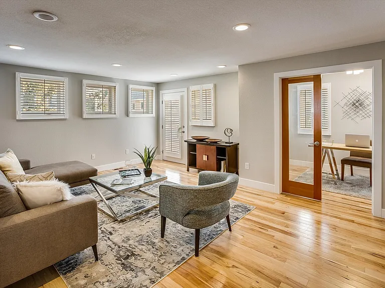 Cedar Ave — Photo 8
