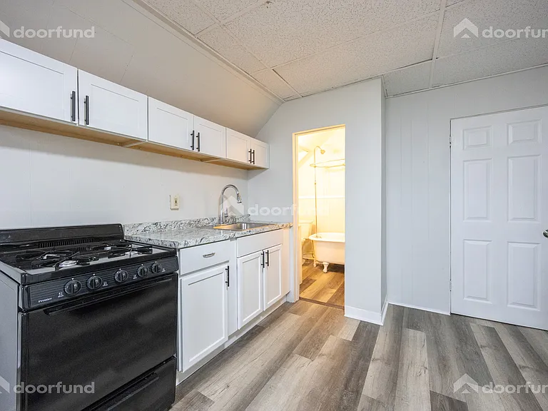 377 Union Ave #7 — Photo 5