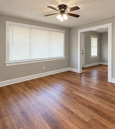 3rd image of 6 Merriam St NE #A