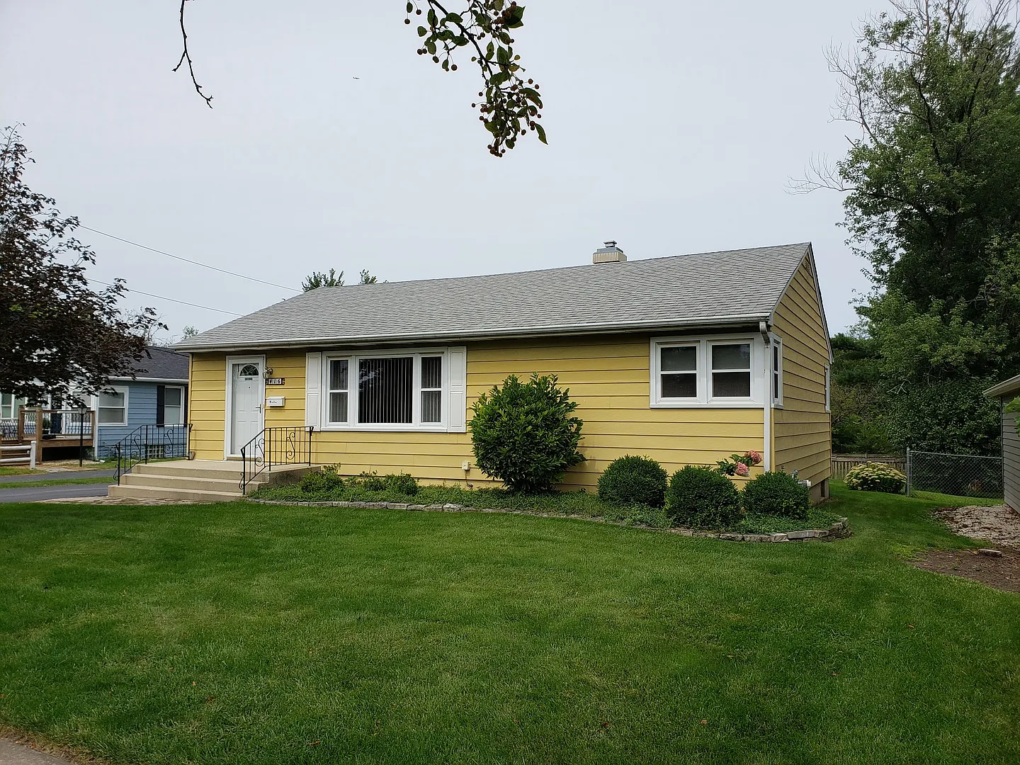 416 W Burlington Ave photo 1