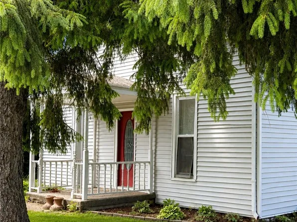 303 S Walnut St, West Union, IL 62477