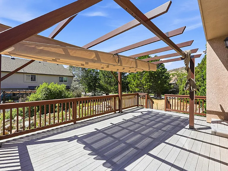 2425 Vanreen Dr — Photo 53