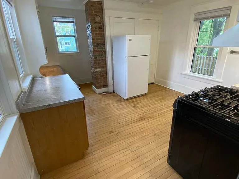 212 Smith St #1 — Photo 3