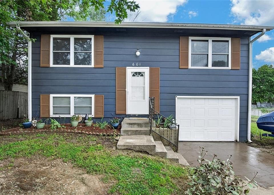 1st image of 601 SE 23rd St