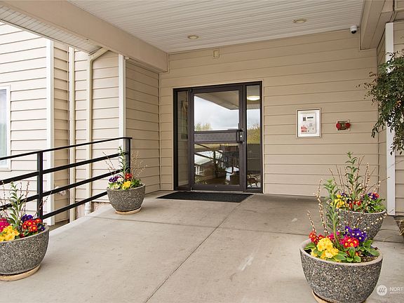 Entrance>