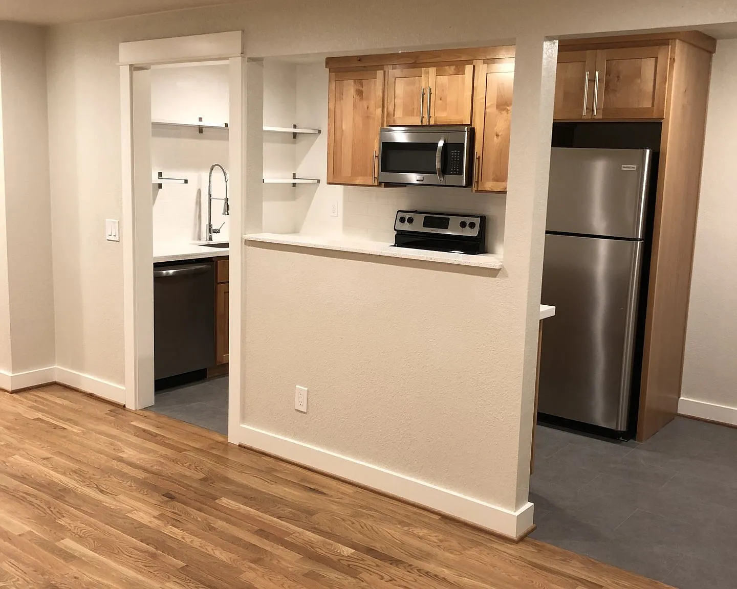 Juneau Apartments — Photo 2