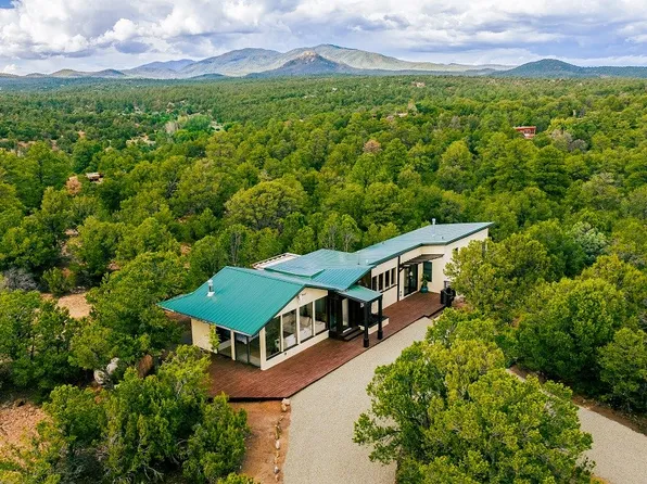 30 Lone Pine Spur, Santa Fe, NM 87505
