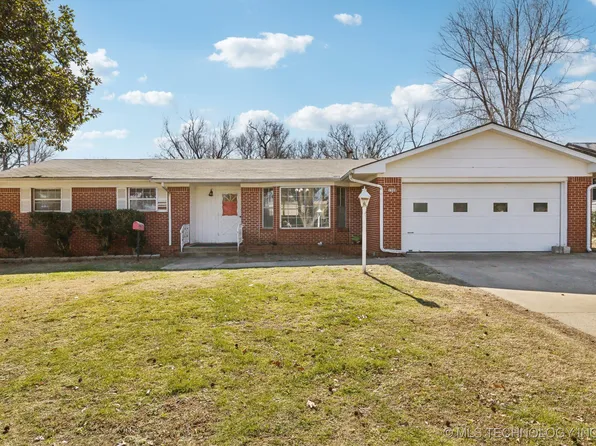 1908 E 10th St, Okmulgee, OK 74447