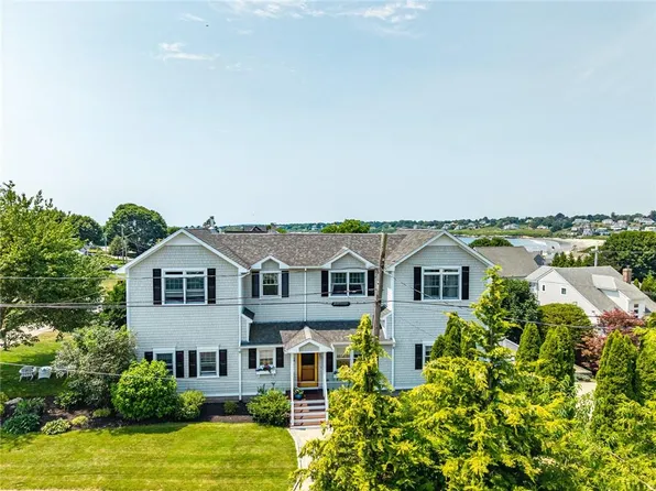 33 Withington Rd, Narragansett, RI 02882