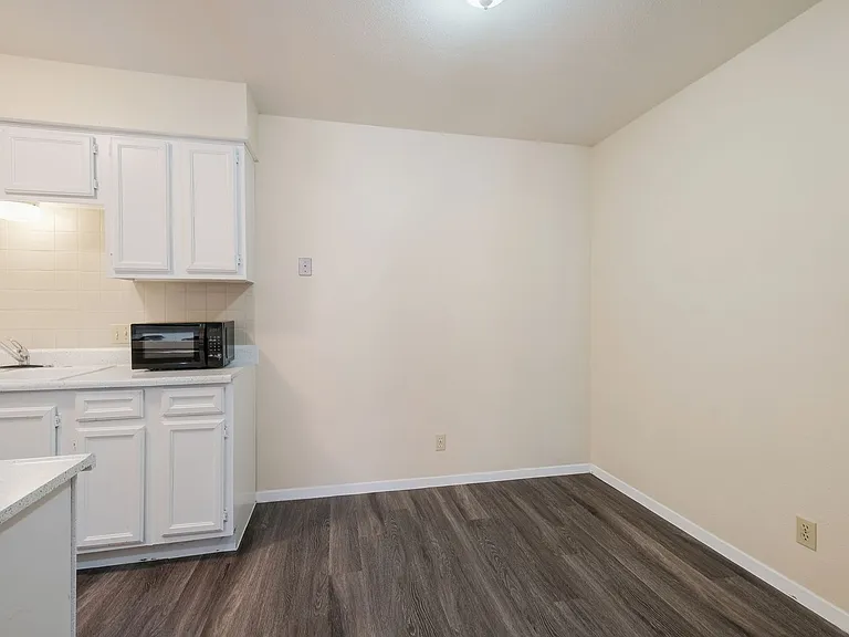 305 W Woodlawn Ave #101 — Photo 10