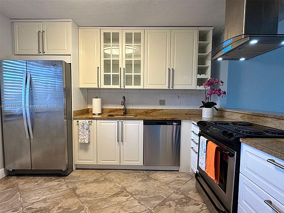 3rd image of 307 Lakeview Dr APT 203
