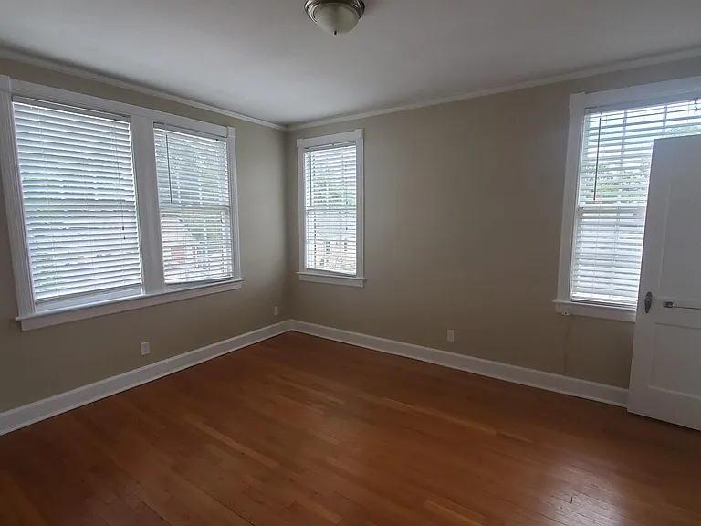 602 E 53rd St #4 — Photo 7