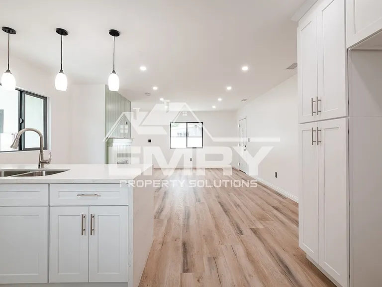 9135 Arrington Ave — Photo 2