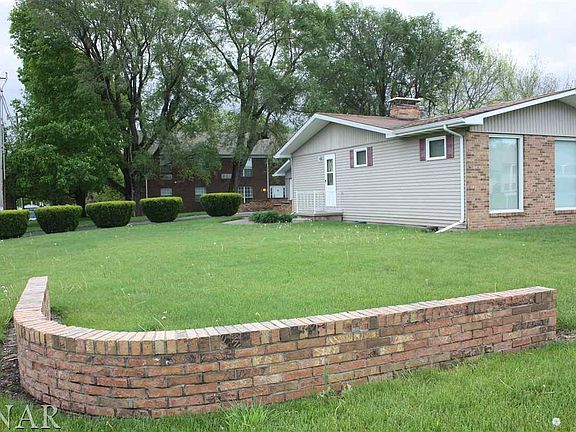 3rd image of 18 Rosewood Dr