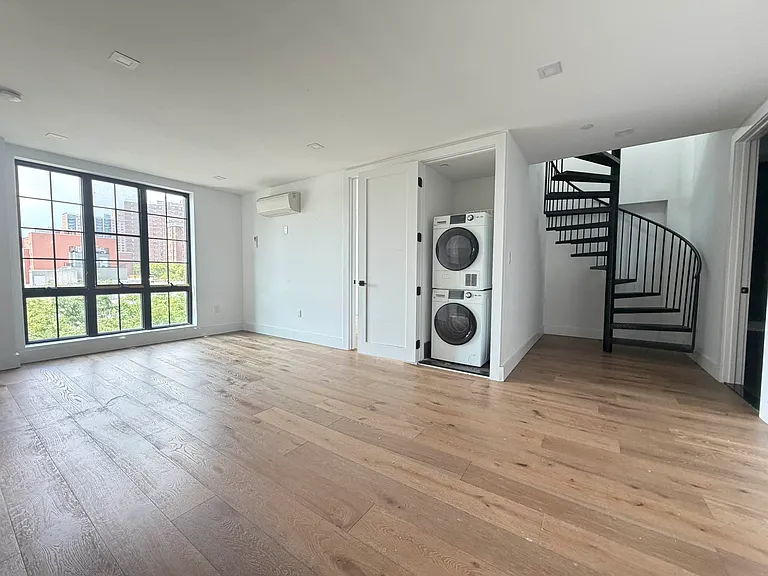 311 Franklin Ave #6A — Photo 1