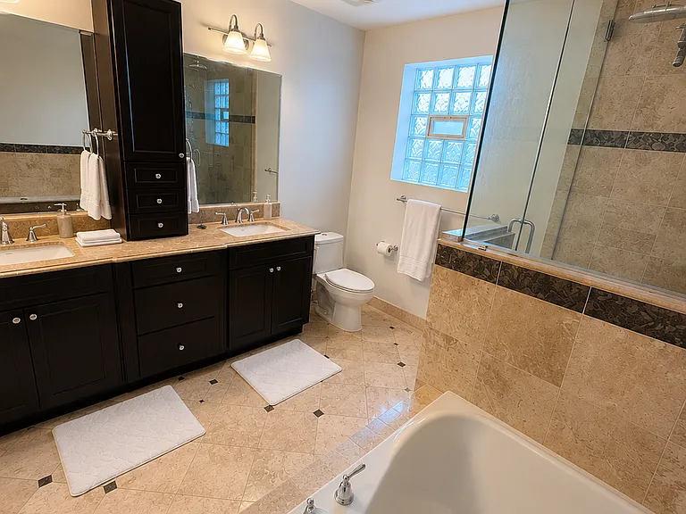 2444 W Diversey Ave #1E — Photo 8