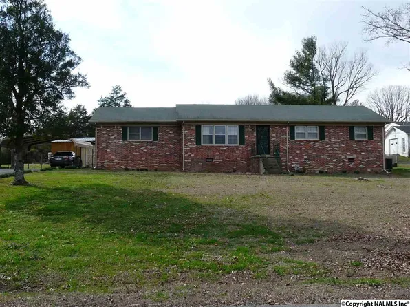 2013 Old Wells Hill Rd, Fayetteville, TN 37334