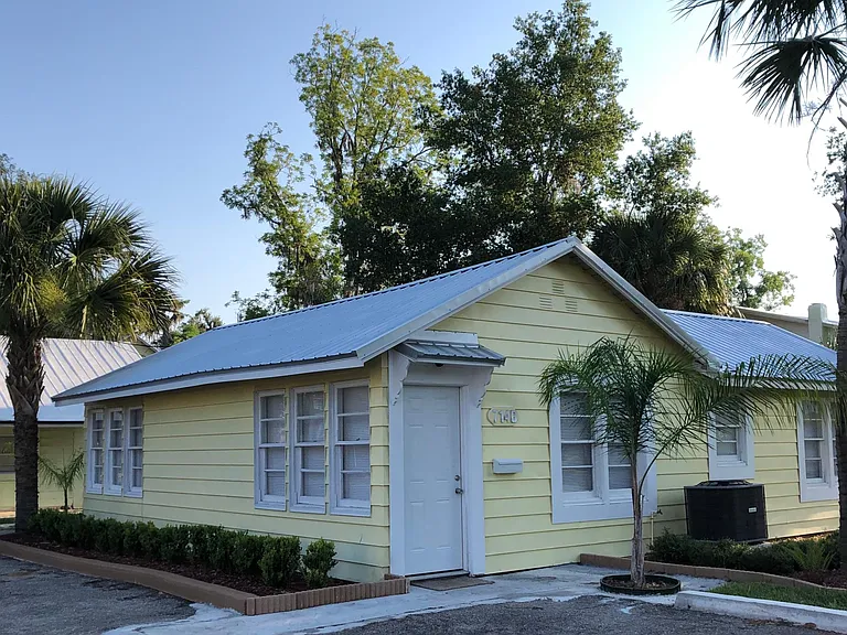 715 Spring St — Photo 2