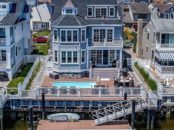 2nd image of 11 Caroline Ln