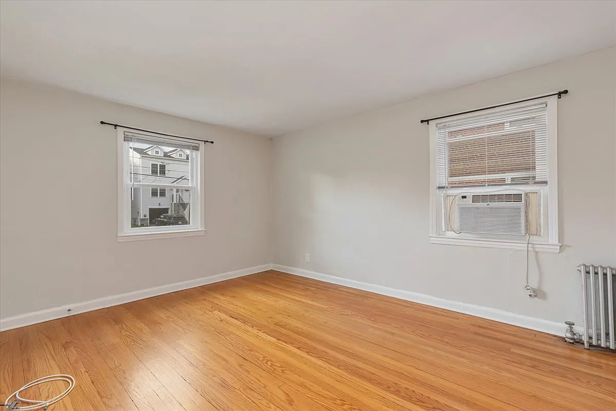Building Photo - 609 Willow Ave #1