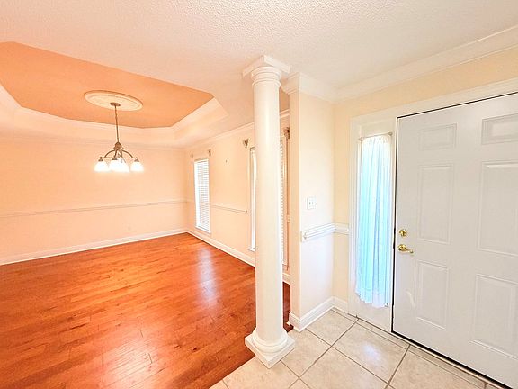 4th image of 3892 Darian Dr