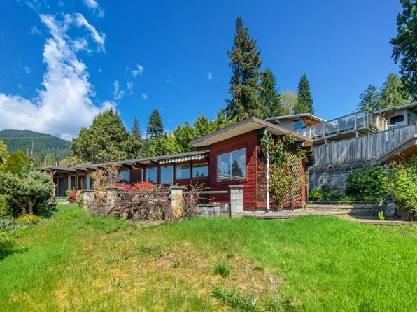 241 Balmoral Rd W, North Vancouver, BC V7N 2T9