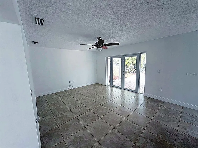 114 Danielle Ct — Photo 10