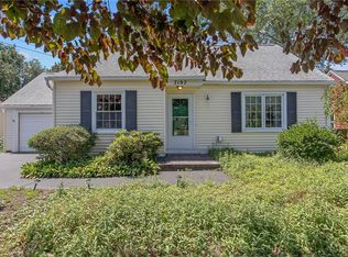 7197 Willow Rd, North Syracuse, NY 13212