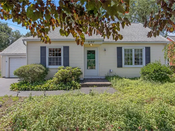 7197 Willow Rd, North Syracuse, NY 13212