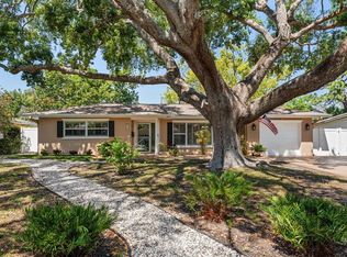 1702 Meredith Ln, Belleair, FL 33756