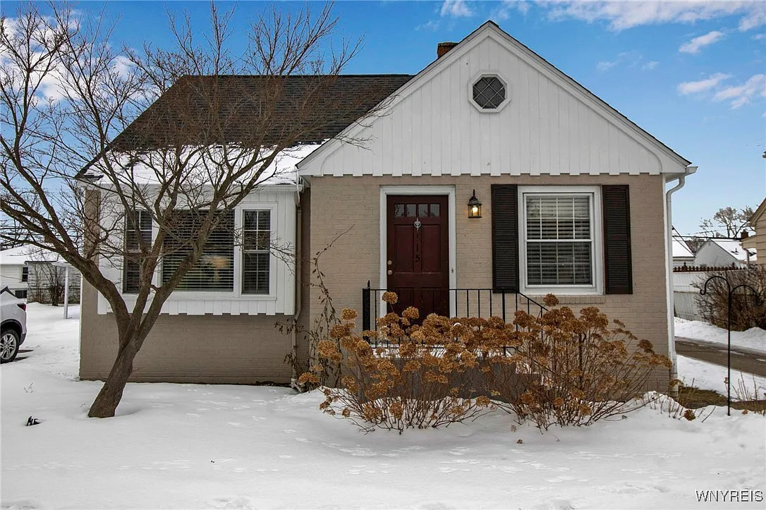 115 Layton Ave photo 1