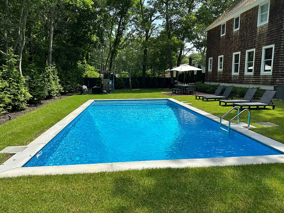 1461 Noyack Rd