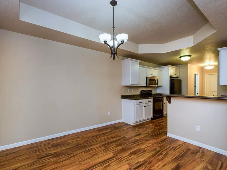 1574 Burr Dr — Photo 5
