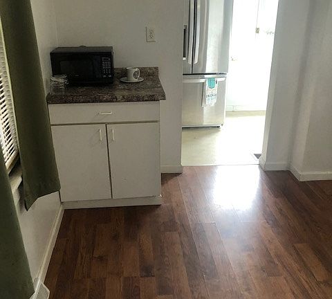 5th image of 416 White St