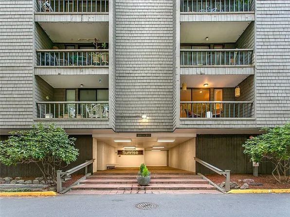 6355 137th Ave NE APT 302, Redmond, WA 98052