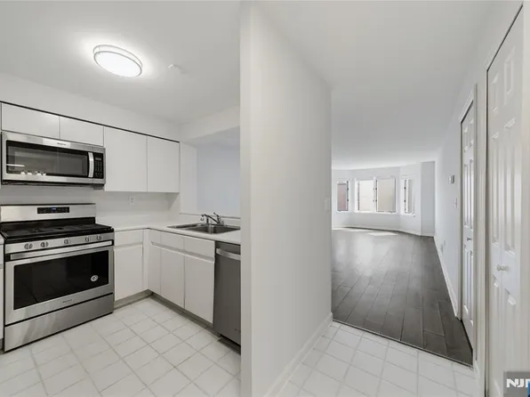 503 Hancock Court #503, Edgewater, NJ 07020