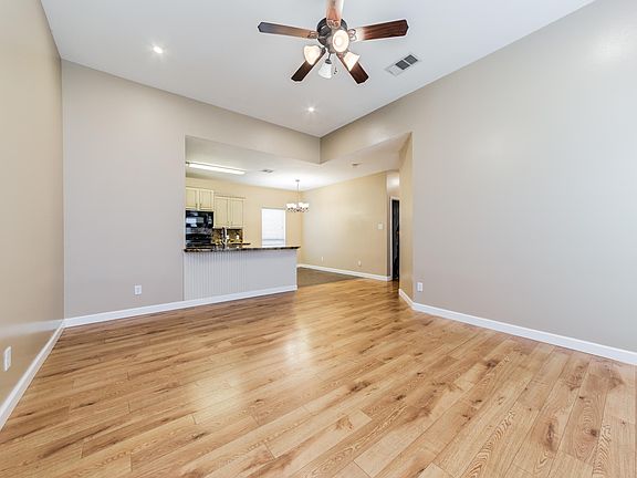 5th image of 130 Cezanne Dr