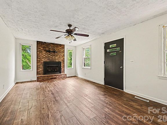 5th image of 2333 Washburn Rd