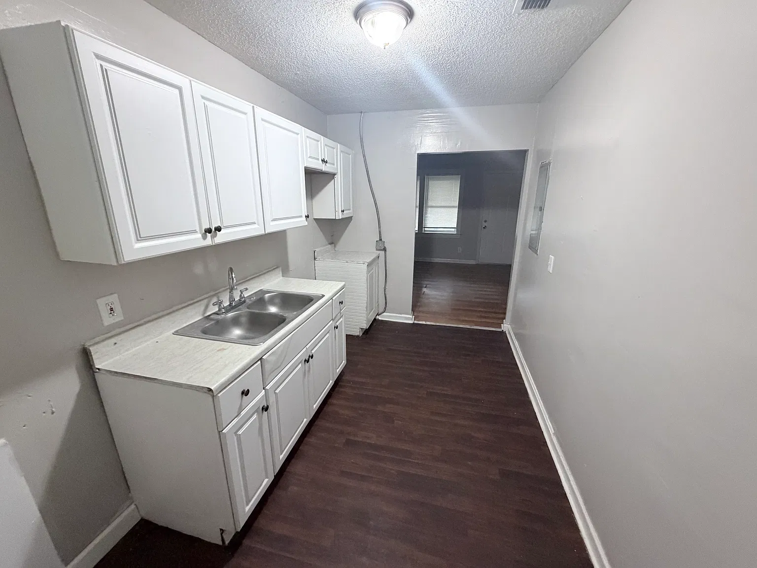 3 bed, 916 sqft, $1,170 — Photo 3