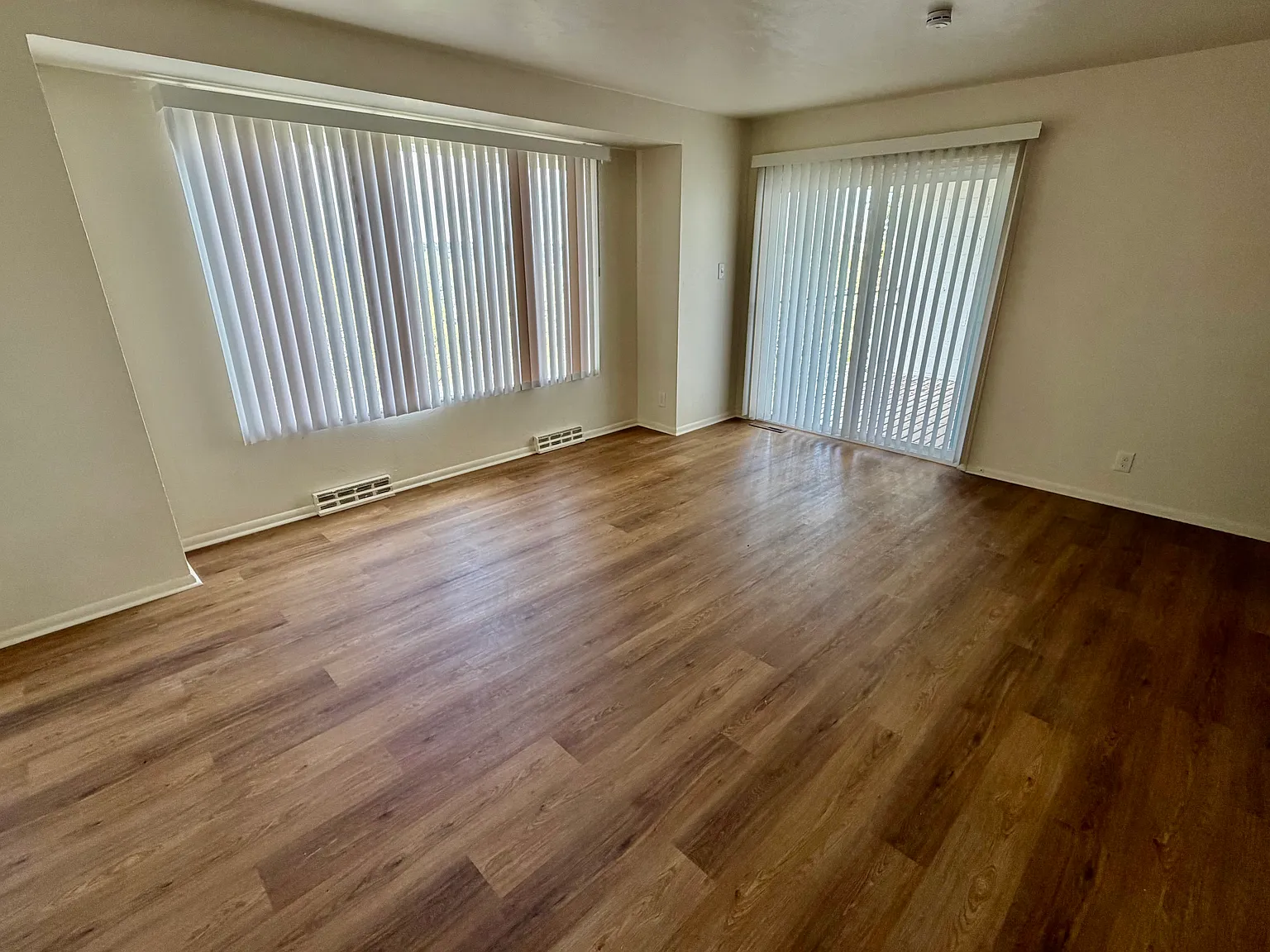 2 bed, 1.5 bath, 1702 sqft, $1,895 — Photo 3
