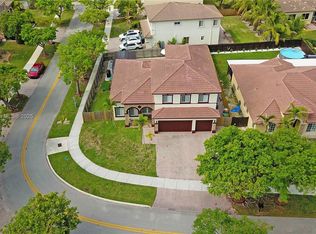 9402 SW 218th Ln, Cutler Bay, FL 33190