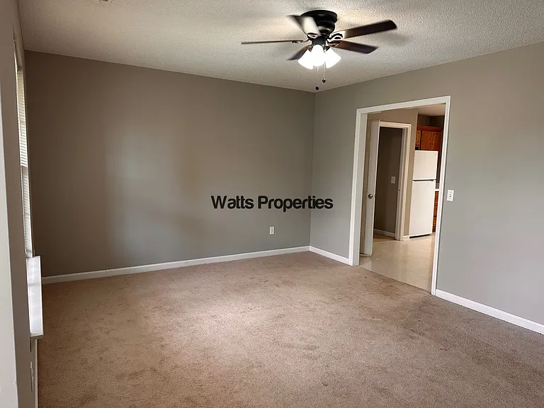 120 Briar Cir #120 — Photo 3