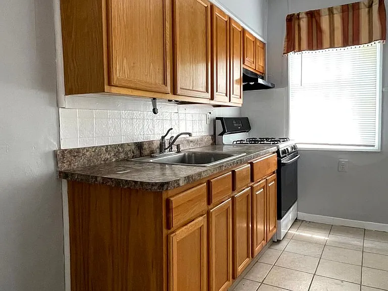 5753 N Beechwood St — Photo 4