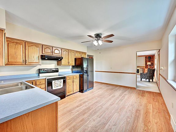 5th image of 21 Sidney Dr