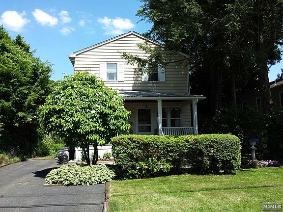 2nd image of 220 Oak Ave