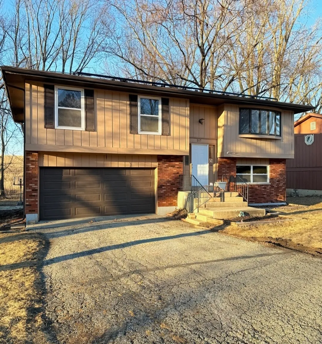 4 bed, 2.5 bath, 1762 sqft, $3,300 — Photo 1