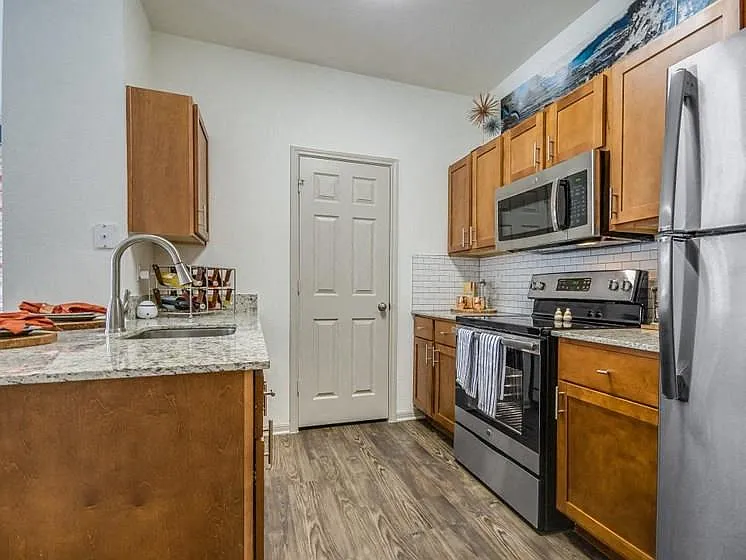 Building Photo - 401 Teravista