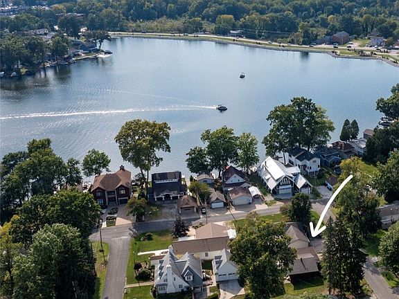 5th image of 3295 Waterside Dr