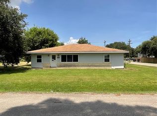 3022 Oak Ave, Groves, TX 77619